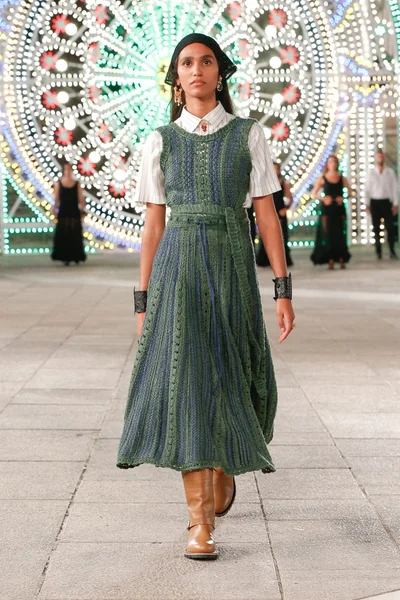 Look 11